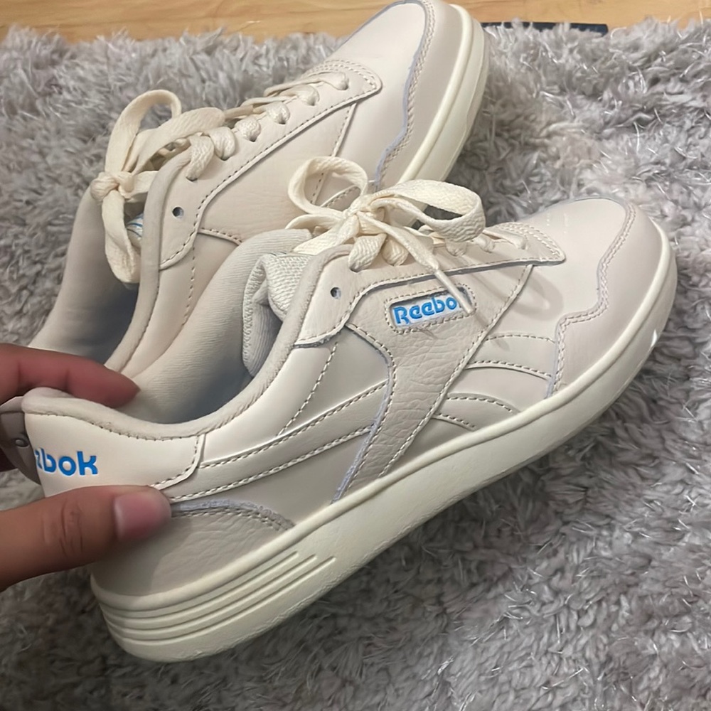 Like new Reebok Women shoes